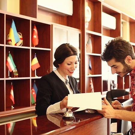 Astoria Hotel Тбилиси Екстериор снимка