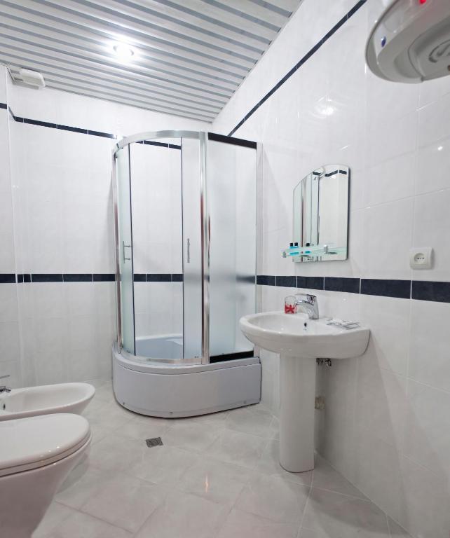 Astoria Hotel Тбилиси Стая снимка