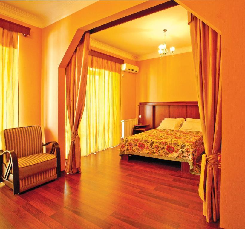 Astoria Hotel Тбилиси Стая снимка