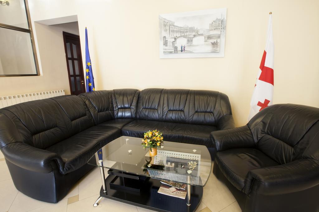 Astoria Hotel Тбилиси Екстериор снимка