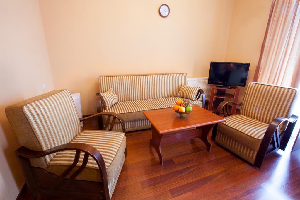 Astoria Hotel Тбилиси Екстериор снимка