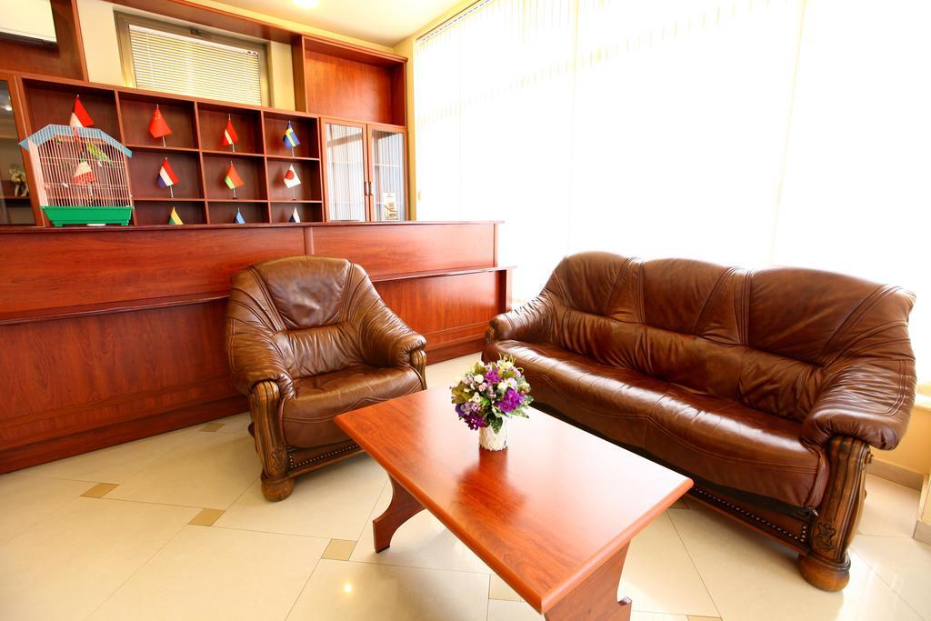 Astoria Hotel Тбилиси Екстериор снимка