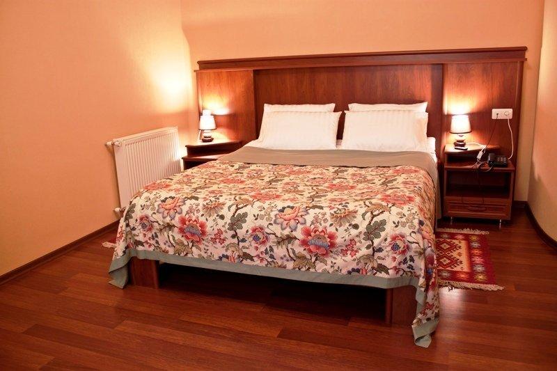 Astoria Hotel Тбилиси Екстериор снимка