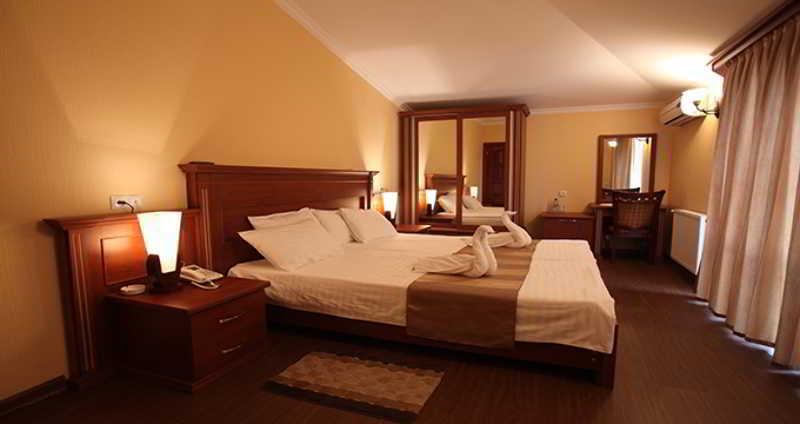 Astoria Hotel Тбилиси Екстериор снимка